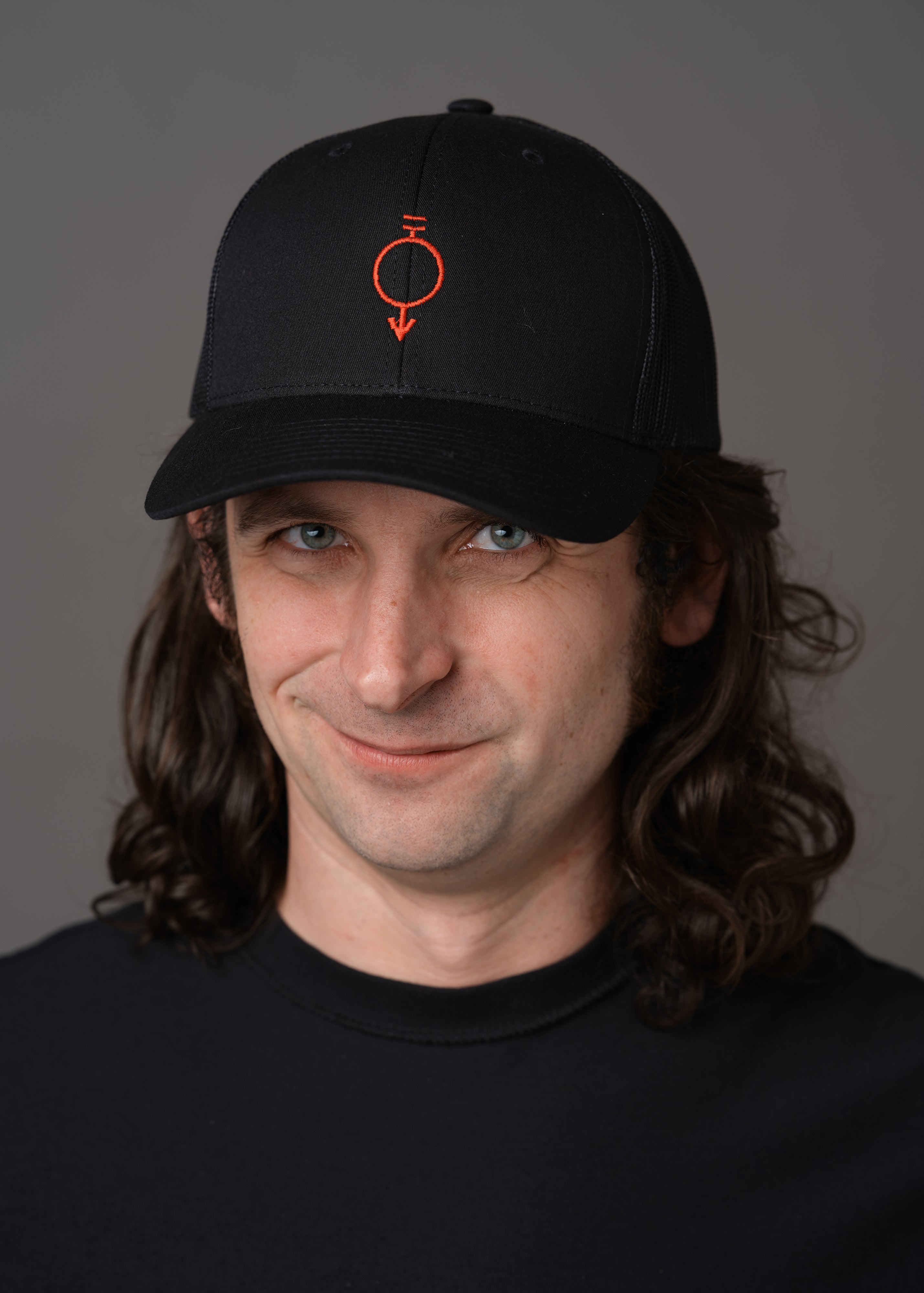 Black hat embroidered with the red sigil for manual laborers and miners