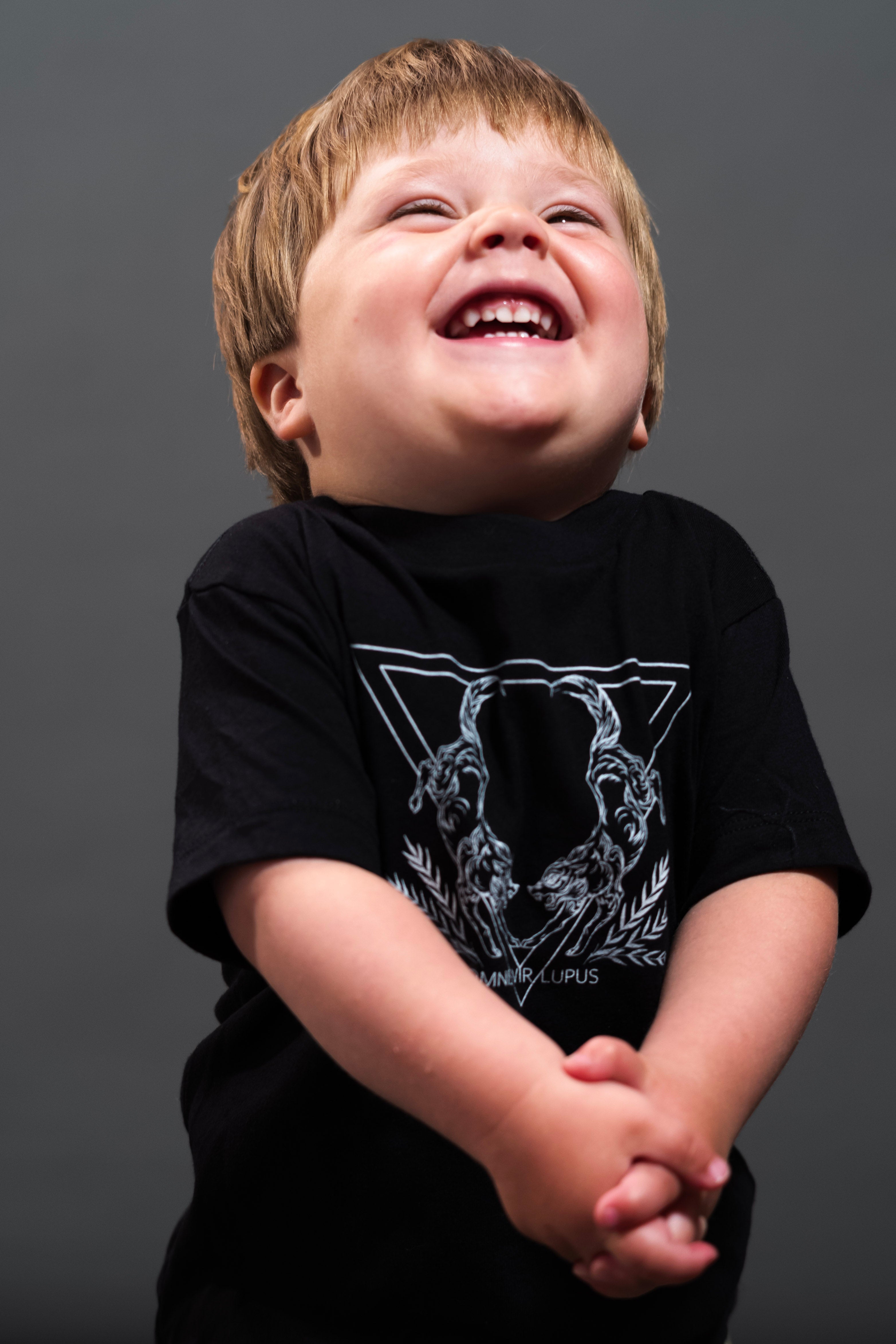 Omnis Vir Lupus Toddler Short Sleeve Tee