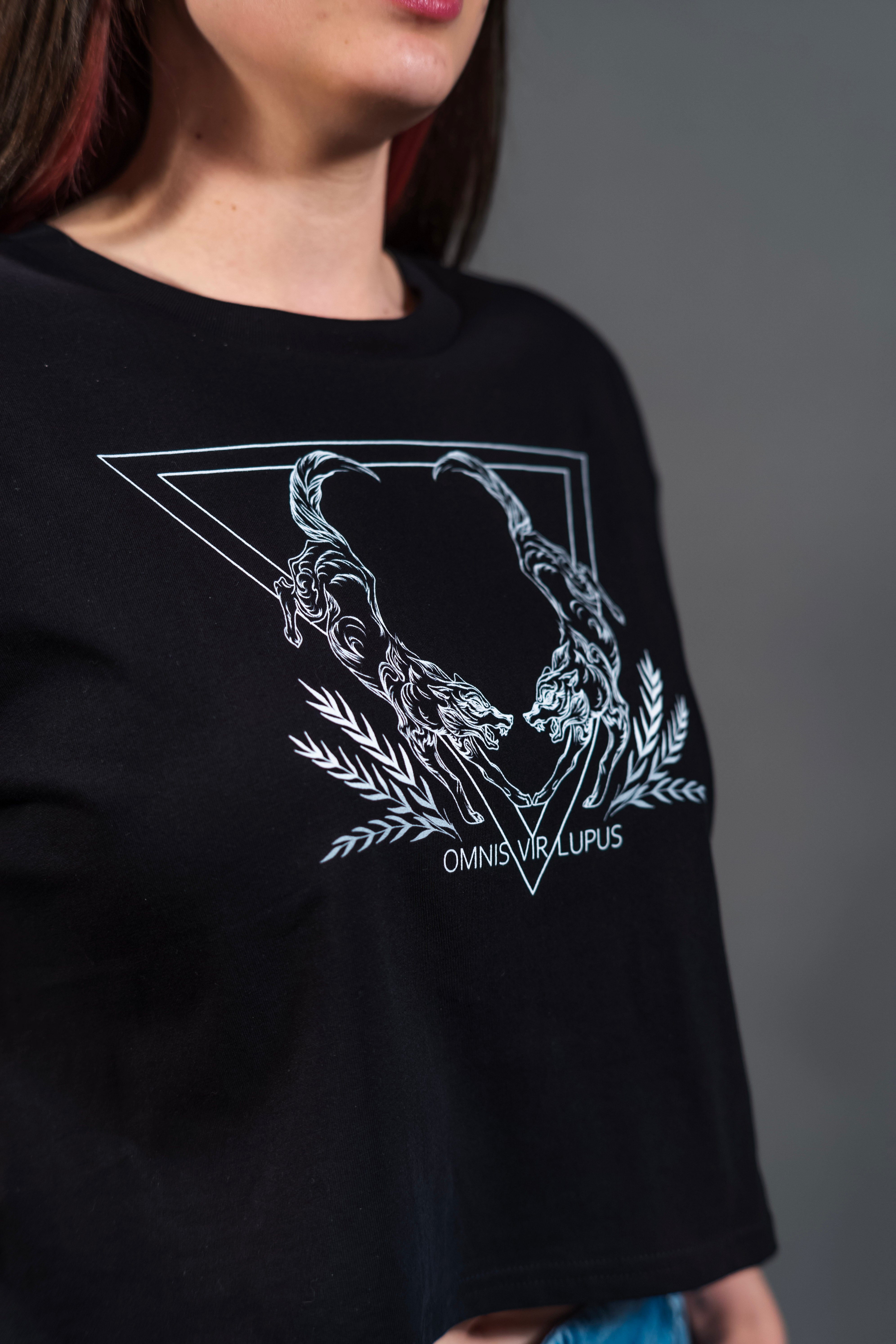 Omnis Vir Lupus Crop Shirt