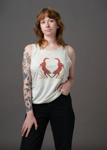 Tank top with two wolves and the phrase 'Omnis Vir Lupus' 