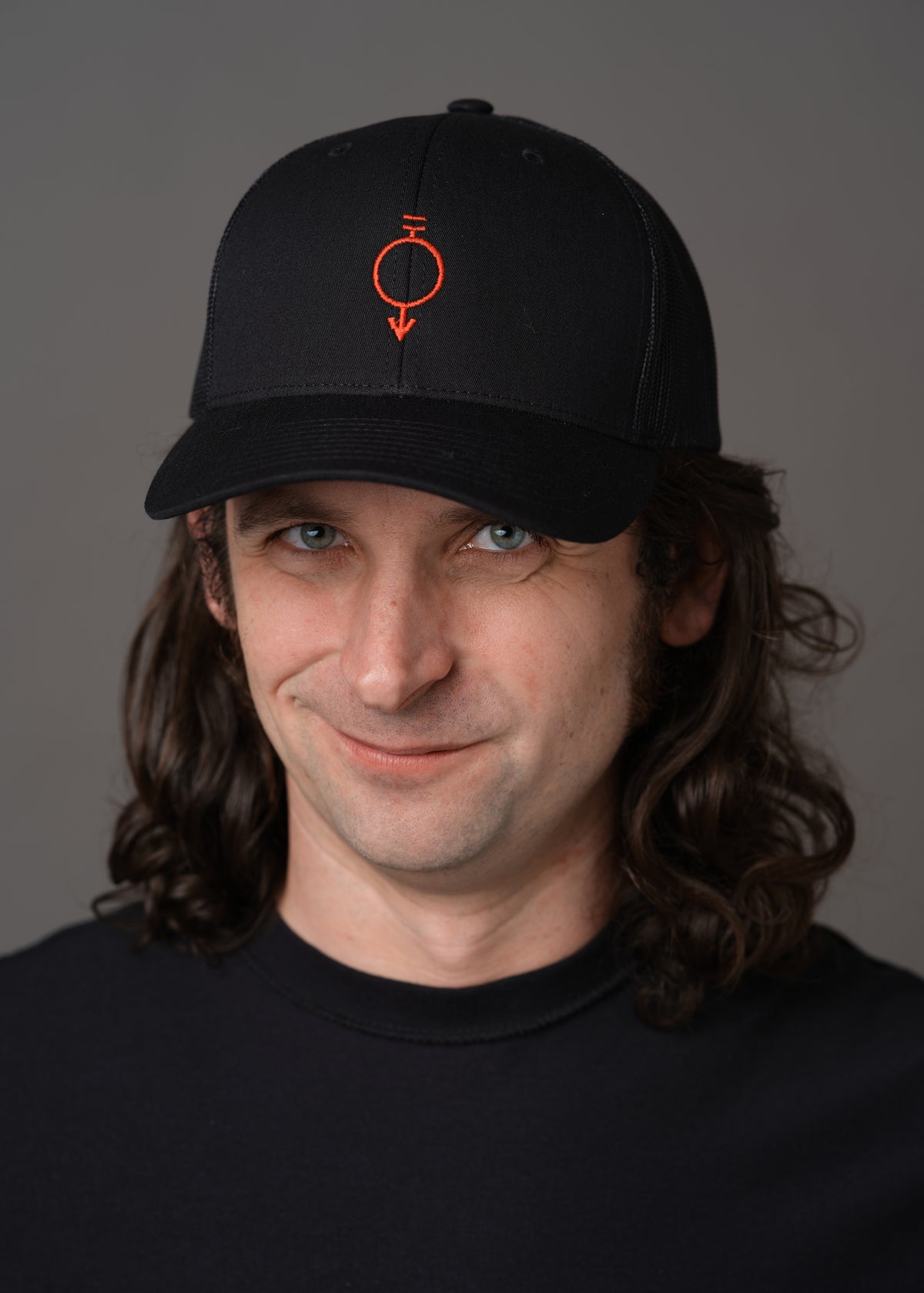 Black hat embroidered with the red sigil for manual laborers and miners