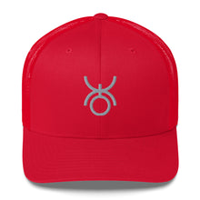 Load image into Gallery viewer, Grey sigil of the soldiers and police on red hat
